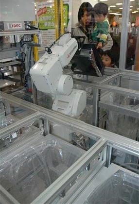 Японский робот умеет сортировать пластик